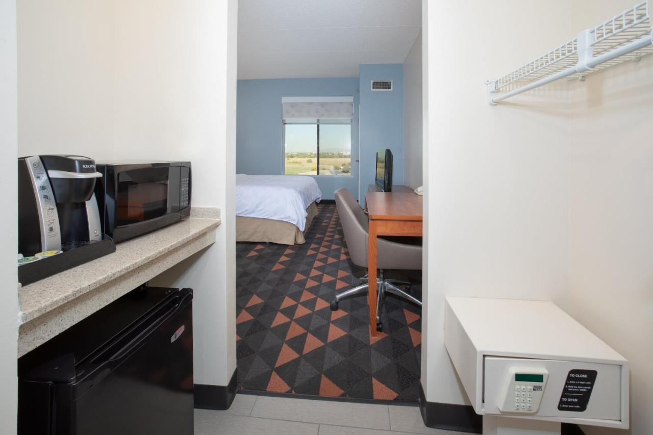 Holiday Inn & Suites Goodyear - West Phoenix Area By Ihg Ngoại thất bức ảnh