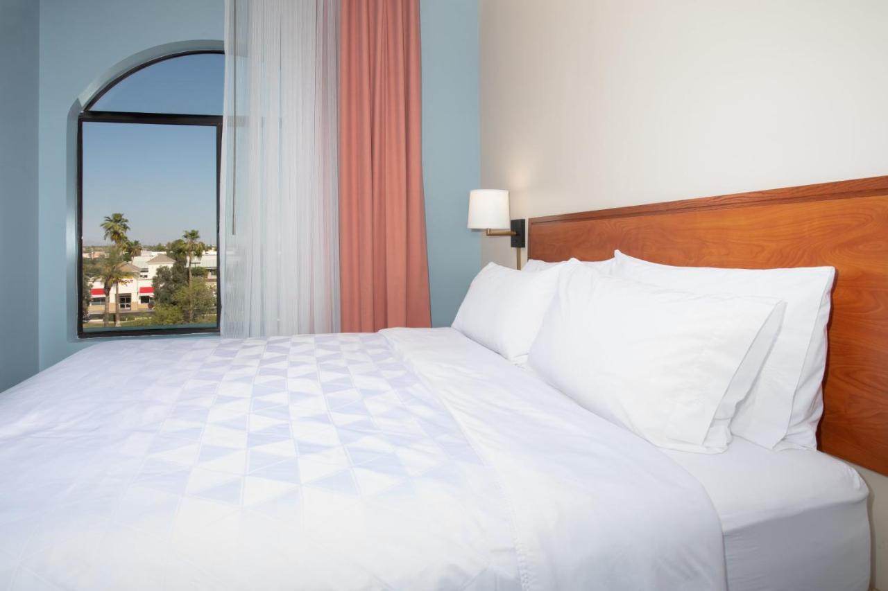 Holiday Inn & Suites Goodyear - West Phoenix Area By Ihg Ngoại thất bức ảnh